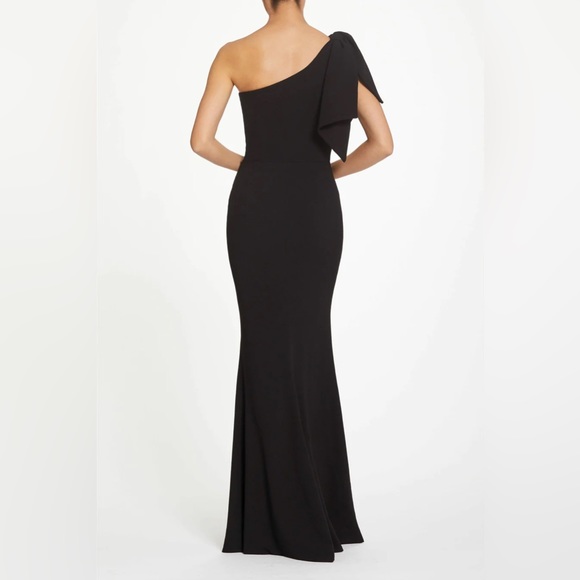 Dress the Population Georgina One-Shoulder Crepe Gown - Picture 3 of 11